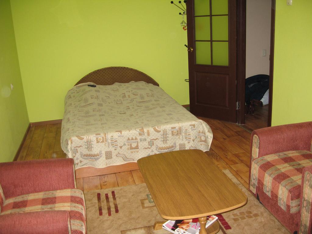 Apartment On Vasylya Chervoniya 67 Rivne Exterior photo